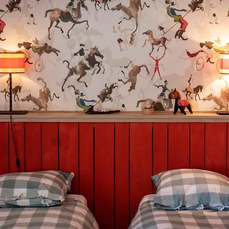 Les Deux Abbesses En Holiday home