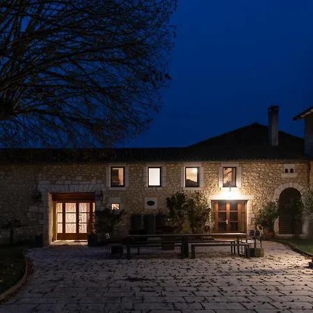 Les Deux Abbesses En * Mareuil-sur-Belle
